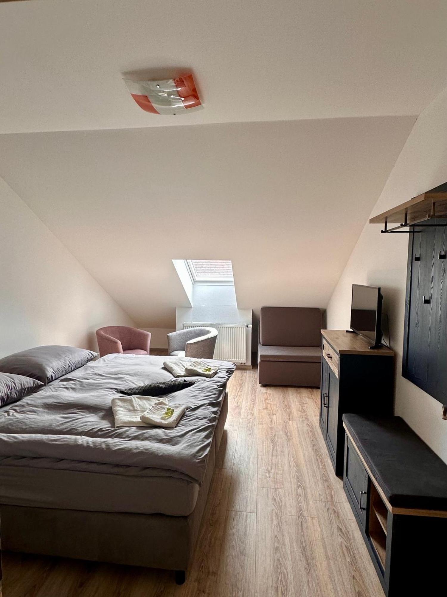 Penzion Piller Chvalín Exteriör bild
